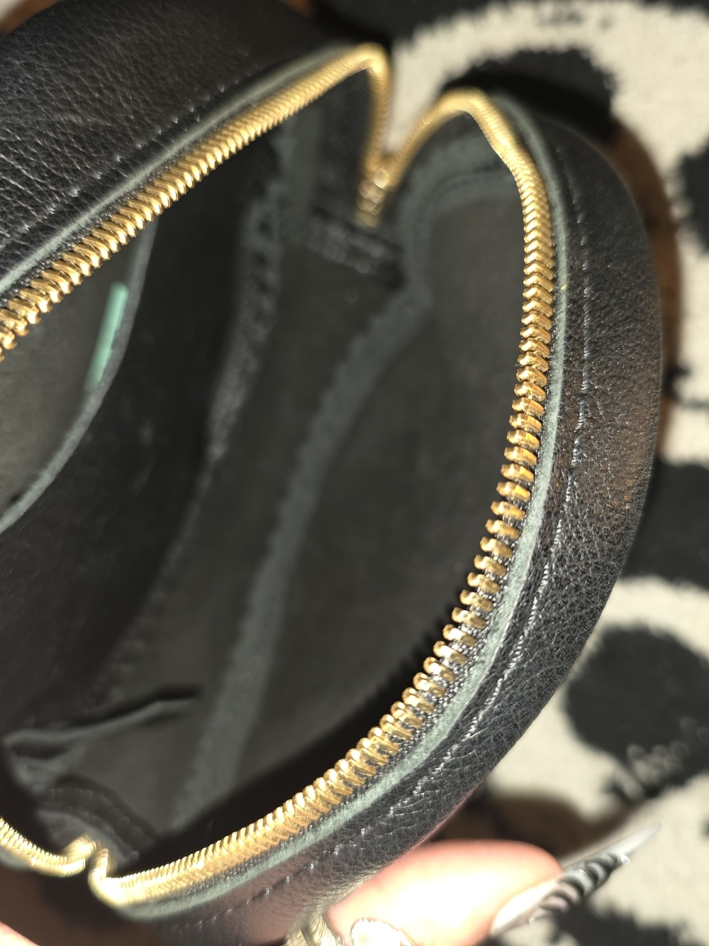 Portland Leather - Black Round Crossbody Bag - Picture 4 of 5